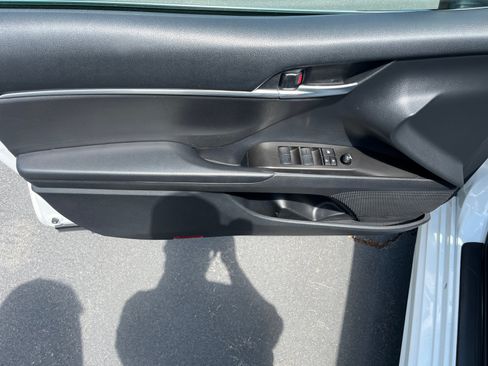 Used 2023 Toyota Camry SE FWD image 9