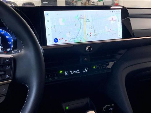 Used 2025 Toyota Crown Signia w/ Advanced Technology Package image 6