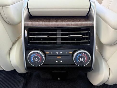 Used 2025 Land Rover Range Rover SE AWD/4WD image 29