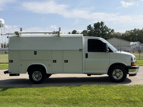 Used 2020 Chevrolet Express 3500 w/ Power Convenience Package RWD image 7