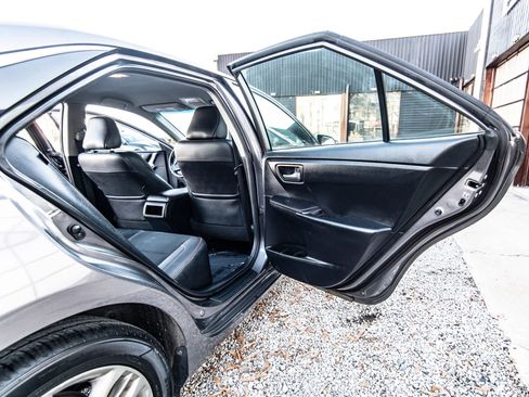 Used 2015 Toyota Camry SE image 30