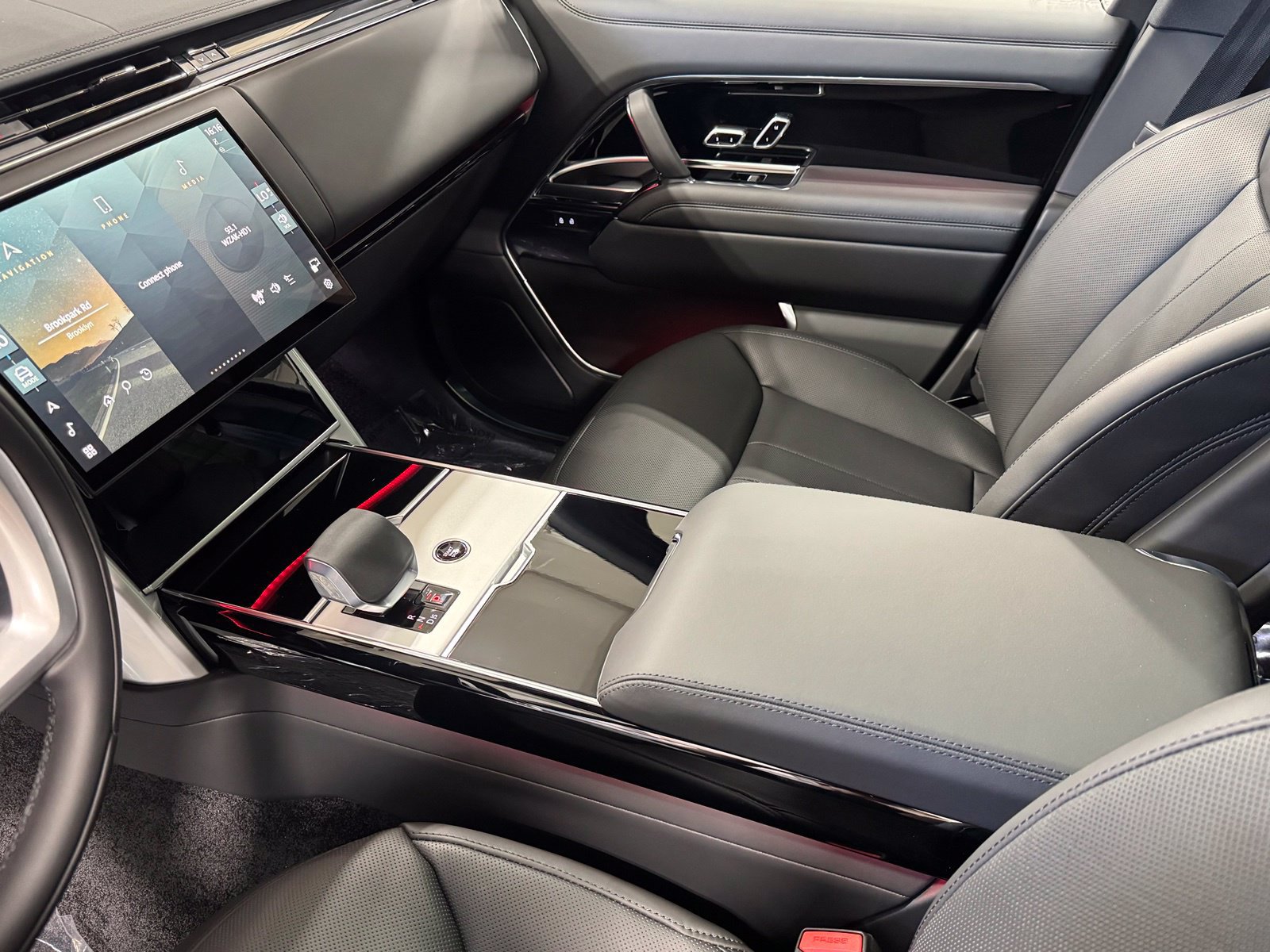 New 2026 Land Rover Range Rover SE AWD/4WD image 14