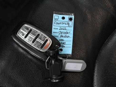 Used 2022 Chrysler Pacifica Touring-L FWD image 18