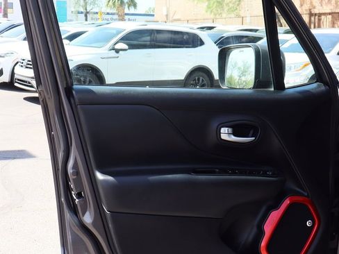 Used 2019 Jeep Renegade Trailhawk AWD/4WD image 36