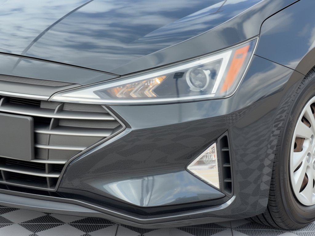 Used 2020 Hyundai Elantra SE FWD image 12