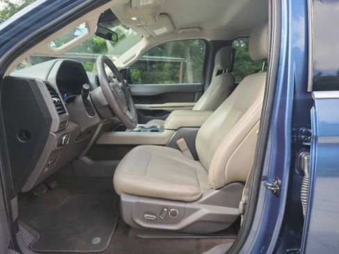 Used 2019 Ford Expedition XLT w/ Equipment Group 202A RWD image 17