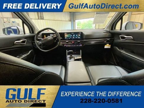 Used 2026 Kia Sportage EX FWD image 2