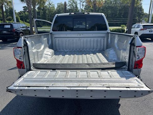 Used 2018 Nissan Titan SV w/ SV Convenience Package AWD/4WD image 33