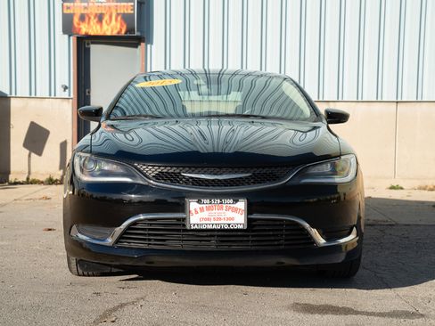 Used 2015 Chrysler 200 Limited w/ Convenience Group image 3