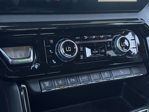 Used 2024 GMC Sierra 2500 AT4 w/ AT4 Premium Plus Package image 21