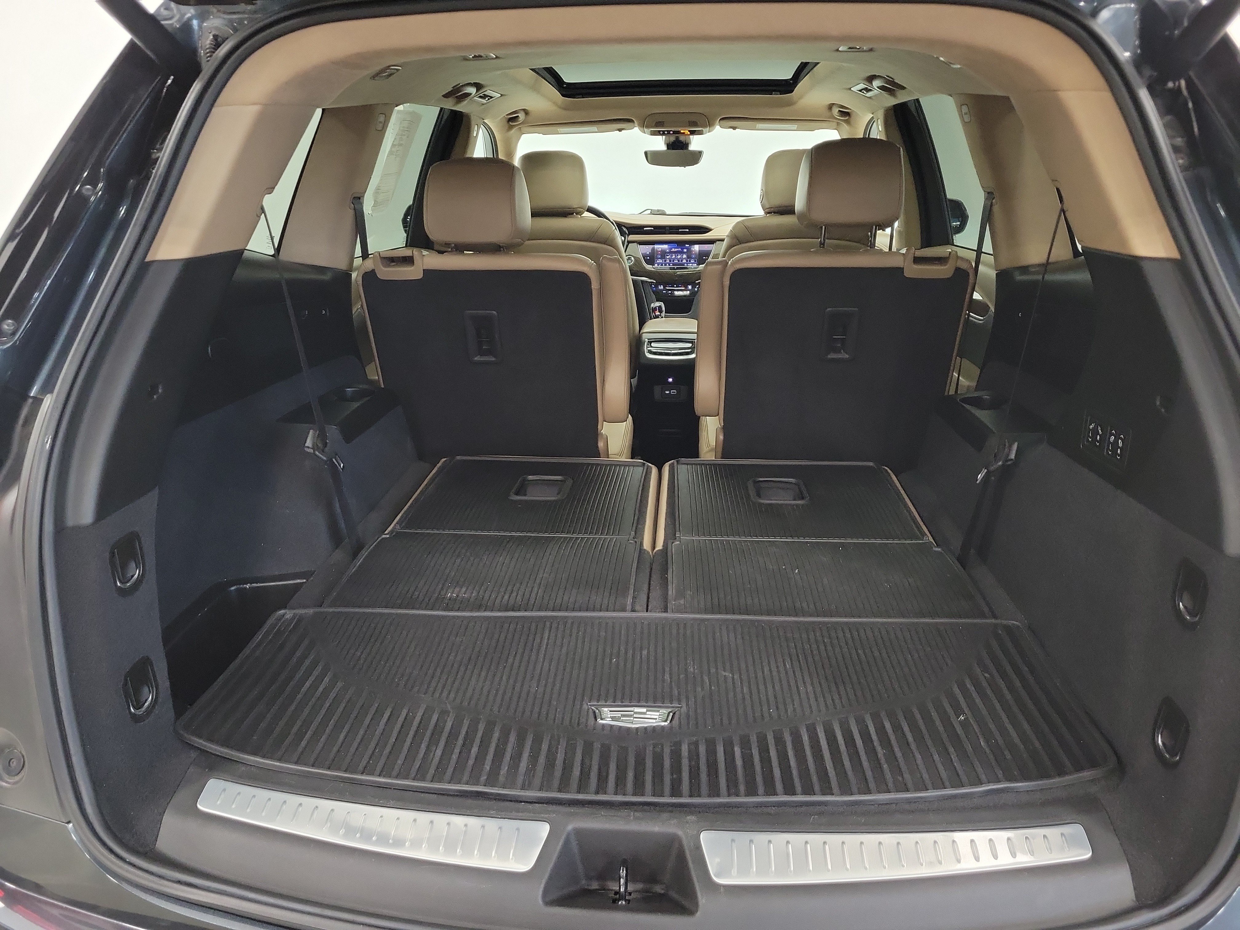 Used 2020 Cadillac XT6 Premium Luxury w/ Platinum Package AWD/4WD image 28