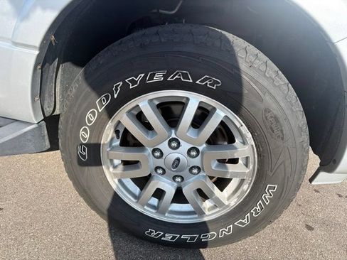 Used 2011 Ford Expedition XLT AWD/4WD image 4
