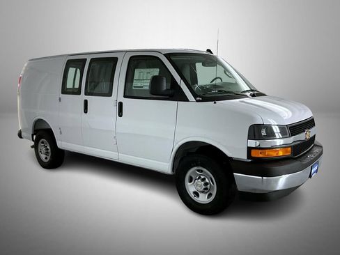 New 2025 Chevrolet Express 3500 w/ Driver Convenience Package image 3