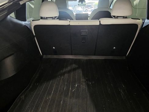 Used 2021 Tesla Model Y Long Range image 9