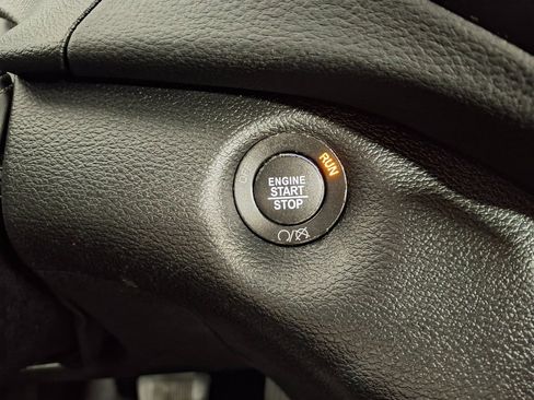 Used 2019 Jeep Cherokee Latitude Plus w/ Cold Weather Group image 15