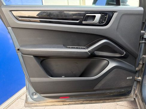 Used 2019 Porsche Cayenne AWD/4WD image 18
