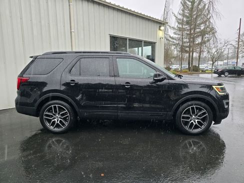 Used 2016 Ford Explorer Sport w/ Equipment Group 401A image 3