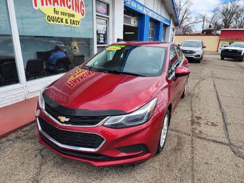 Used 2017 Chevrolet Cruze LT image 1