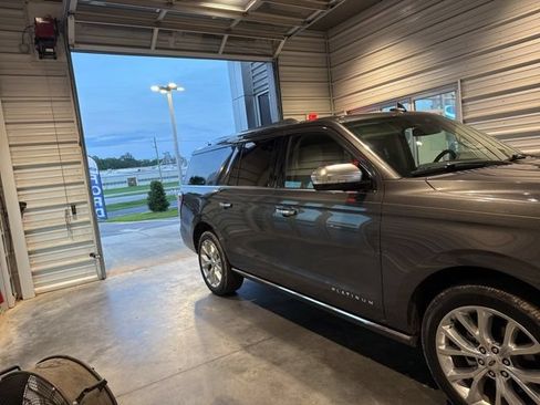 Used 2018 Ford Expedition Max Platinum AWD/4WD image 4
