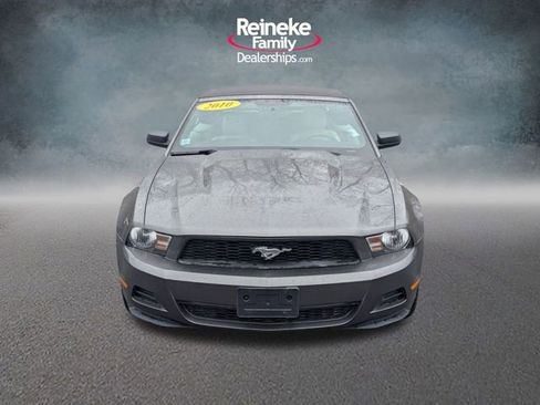 Used 2010 Ford Mustang Convertible image 2