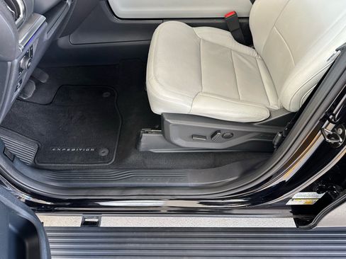 Certified 2025 Ford Expedition Platinum AWD/4WD image 20
