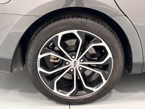 Used 2018 Ford Taurus SHO image 33