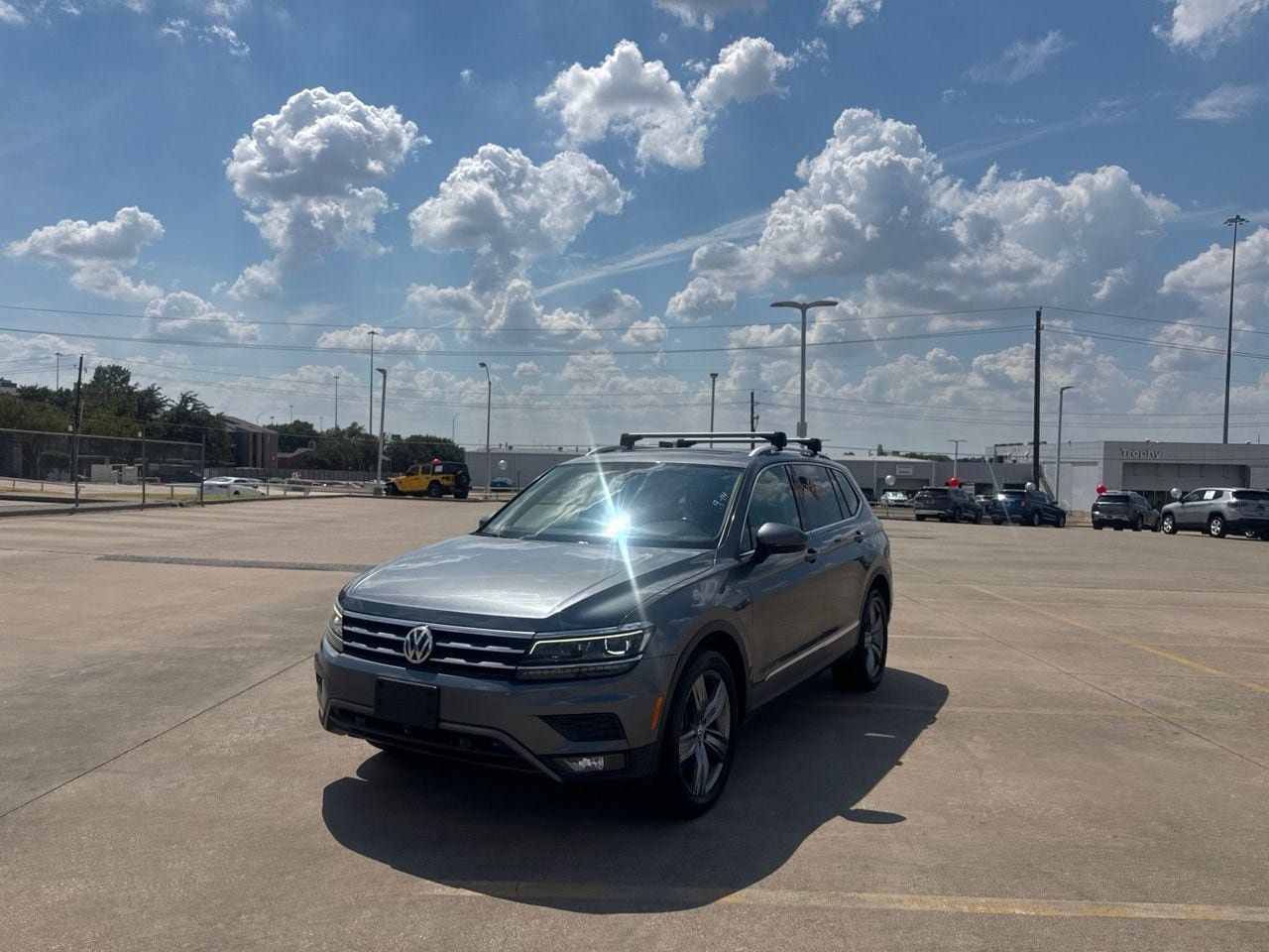 Used 2018 Volkswagen Tiguan SEL Premium FWD image 9