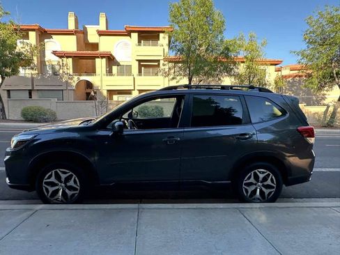 Used 2020 Subaru Forester Premium AWD/4WD image 5