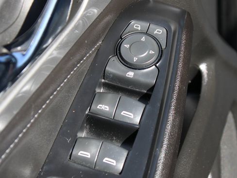 Used 2022 Chevrolet Traverse LT image 17