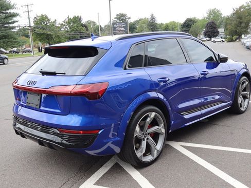 Used 2024 Audi SQ8 e-tron Premium Plus w/ Black Optic Package AWD/4WD image 6
