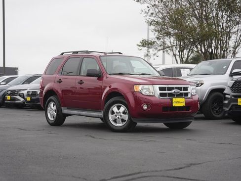 Used 2011 Ford Escape XLT w/ 203A Rapid Spec Order Code image 2