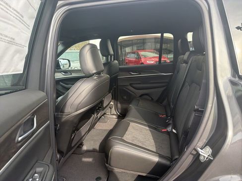 New 2026 Jeep Grand Cherokee Laredo image 18