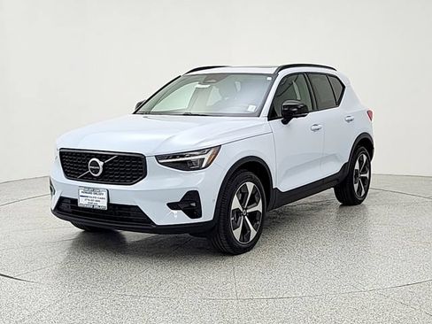Certified 2026 Volvo XC40 B5 Plus AWD/4WD image 1