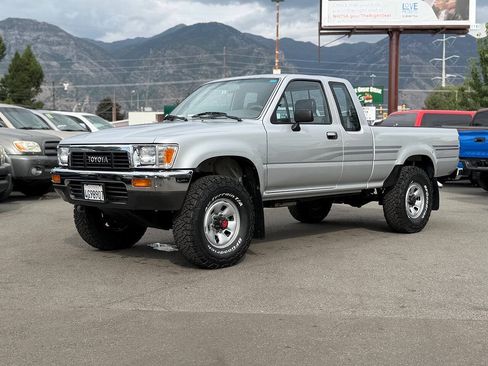 Used 1991 Toyota Pickup Deluxe AWD/4WD image 39