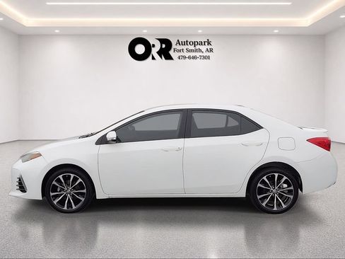Used 2018 Toyota Corolla SE FWD image 3