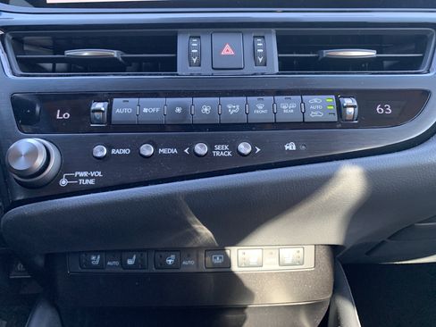 Used 2025 Lexus ES 350 w/ Premium Package image 29