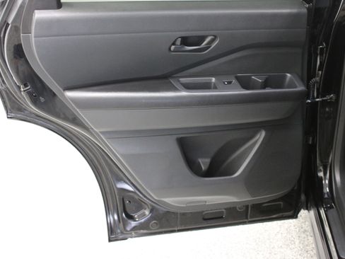 Used 2024 Nissan Pathfinder S FWD image 25