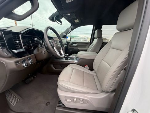 Used 2023 GMC Sierra 1500 SLT image 12