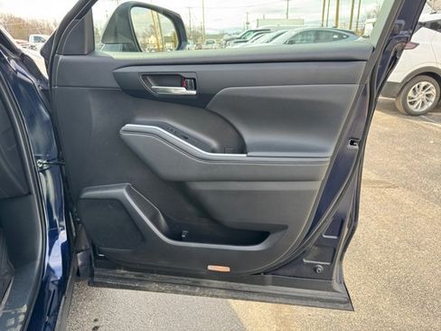 Used 2022 Toyota Highlander XLE AWD/4WD image 27