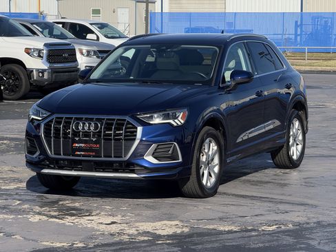 Used 2024 Audi Q3 2.0T Premium w/ Convenience Package image 5