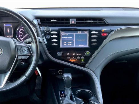 Used 2019 Toyota Camry SE image 6