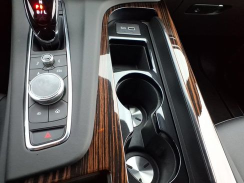 Used 2024 Cadillac Escalade Luxury AWD/4WD image 32