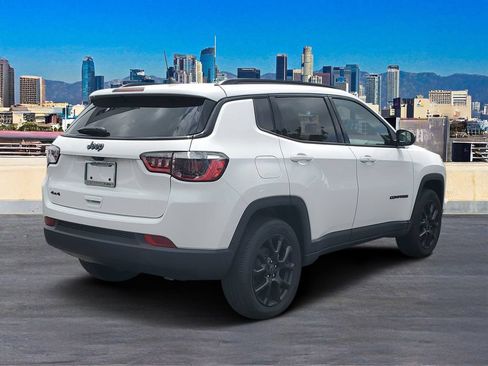 Used 2026 Jeep Compass Latitude AWD/4WD image 4