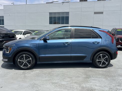 Certified 2023 Kia Niro EX FWD image 3