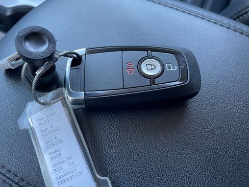 Used 2024 Ford Edge SEL image 22
