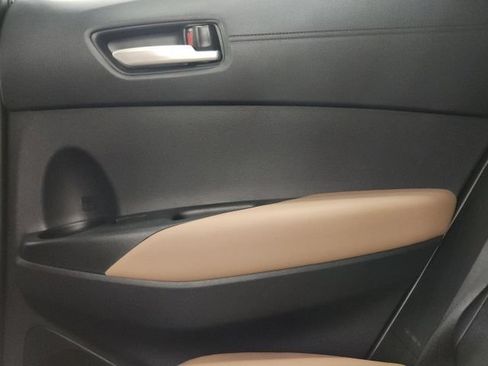 Used 2026 Toyota Corolla Cross XLE FWD image 40