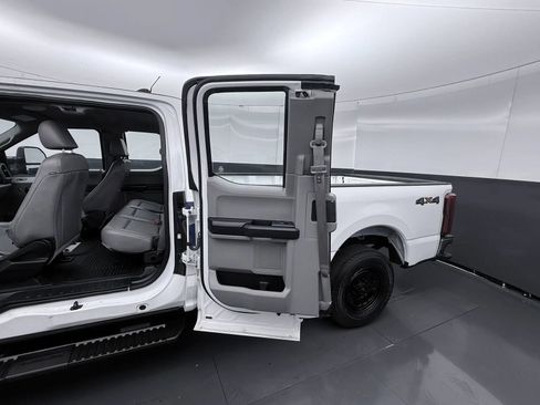 Used 2017 Ford F250 XL w/ Power Equipment Group RWD image 18