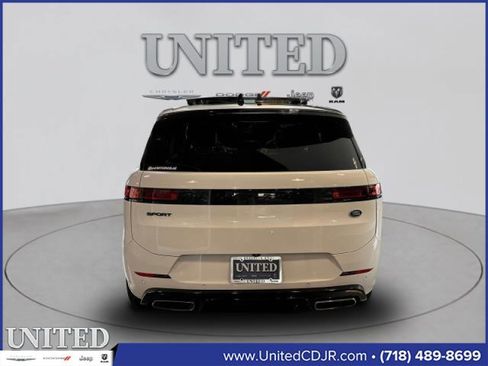 Used 2023 Land Rover Range Rover Sport SE Dynamic image 3