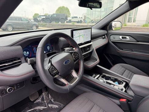 Certified 2025 Ford Explorer ST-Line w/ ST-Line Street Pack AWD/4WD image 9