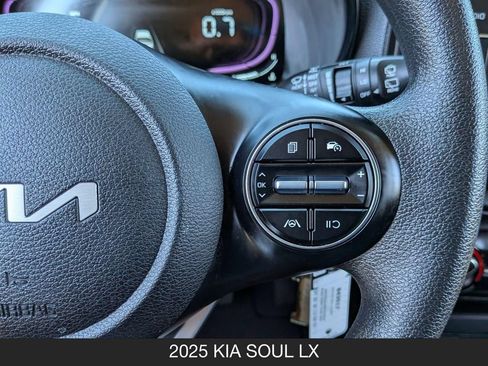 Used 2025 Kia Soul LX w/ LX Technology Package FWD image 18